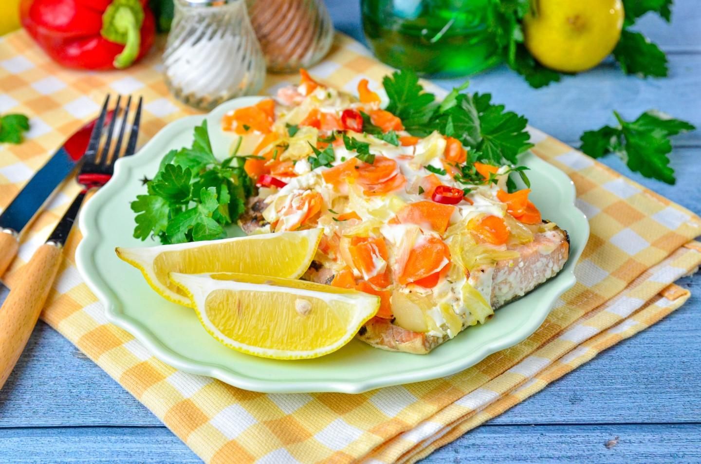 рецепт рыбы с морковью и луком, запеченной в духовке