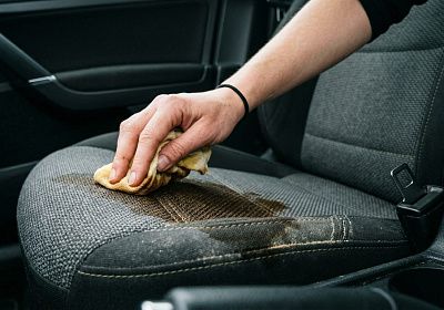 Химчистка салона автомобиля своими руками: чем чистить и в каком порядке