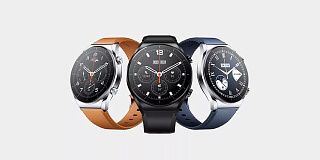 Три версии Xiaomi Watch S1: с коричневым, чёрным и синим ремешком, стрелки на циферблате