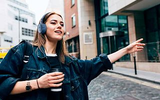 посадка беспроводных наушников JBL Tune 760NC