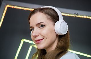 посадка беспроводных наушников JBL
