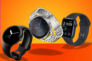 Смарт-часы на оранжевом фоне: круглые Pixel Watch, модель со стальным браслетом и квадратные Apple Watch