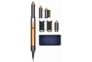 Стайлер Dyson с керамической поверхностью позволяет создавать различные локоны и образы на выход прямо у себя дома