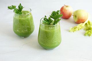 Зеленый смузи для похудения (киви, яблоко, сельдерей)