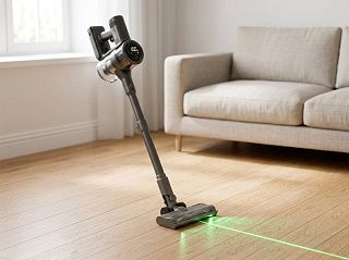 Пылесос CGCleaner Home 2 на деревянном полу, турбощётка с зелёной лазерной подсветкой пыли