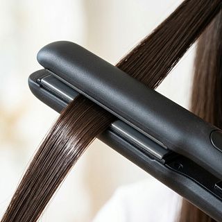 Техника выпрямления тонкой пряди утюжком без заломов