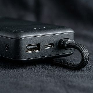 Порты и встроенные кабели повербанка